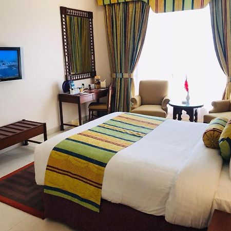 Beach Luxury Hotel Karachi Esterno foto