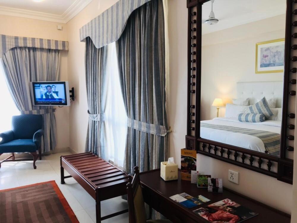 Beach Luxury Hotel Karachi Esterno foto