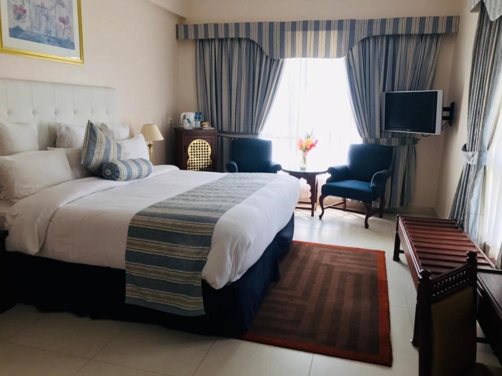 Beach Luxury Hotel Karachi Esterno foto