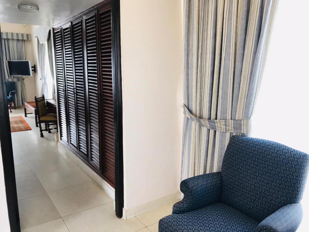 Beach Luxury Hotel Karachi Esterno foto
