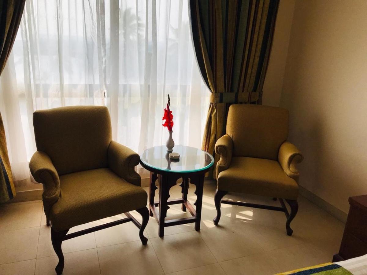 Beach Luxury Hotel Karachi Esterno foto