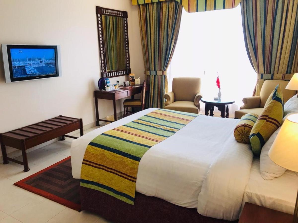 Beach Luxury Hotel Karachi Esterno foto