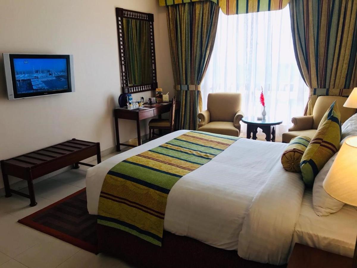 Beach Luxury Hotel Karachi Esterno foto