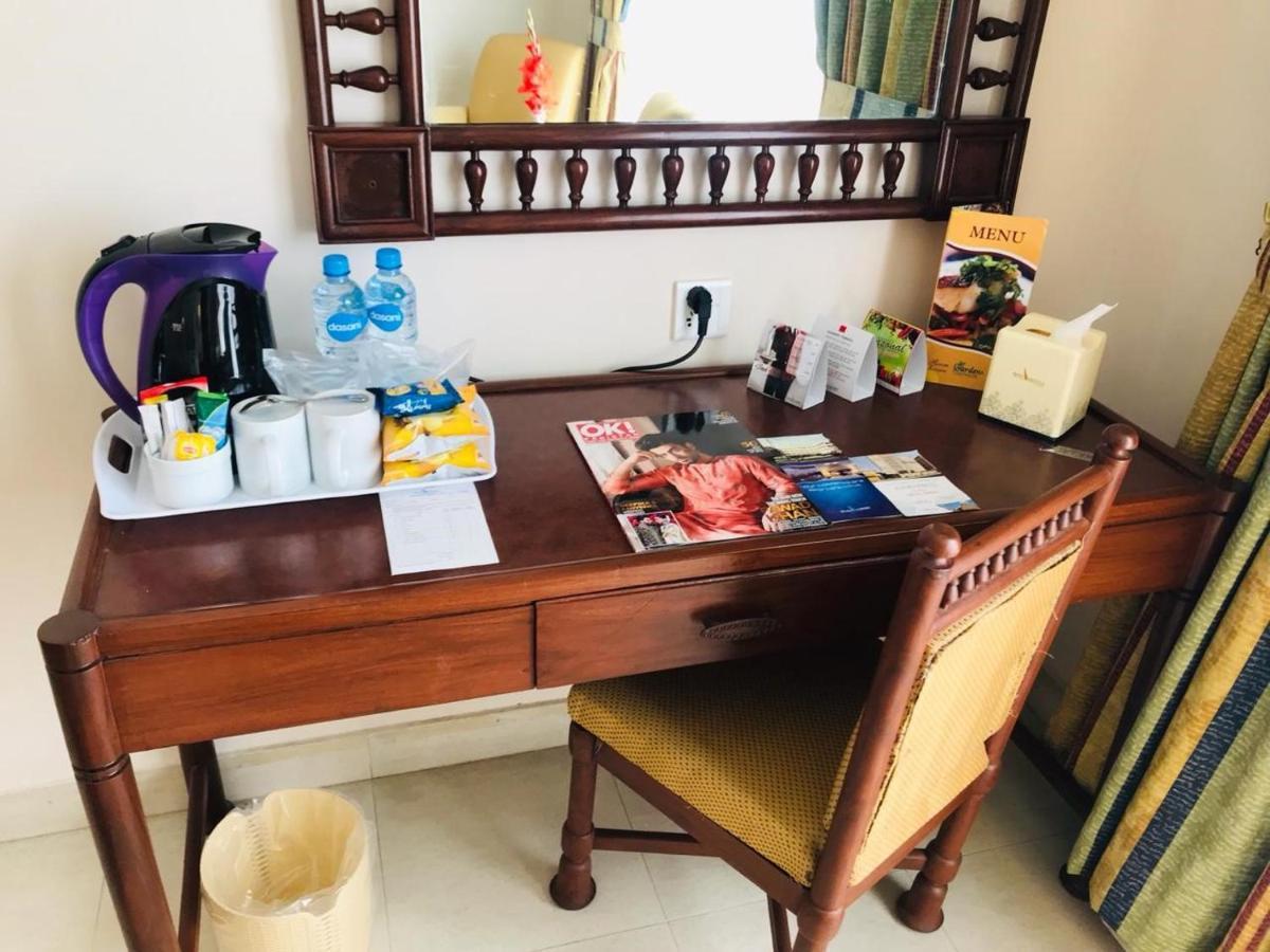 Beach Luxury Hotel Karachi Esterno foto
