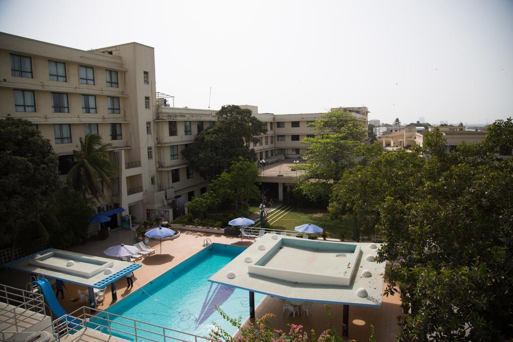 Beach Luxury Hotel Karachi Esterno foto