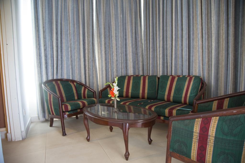 Beach Luxury Hotel Karachi Esterno foto