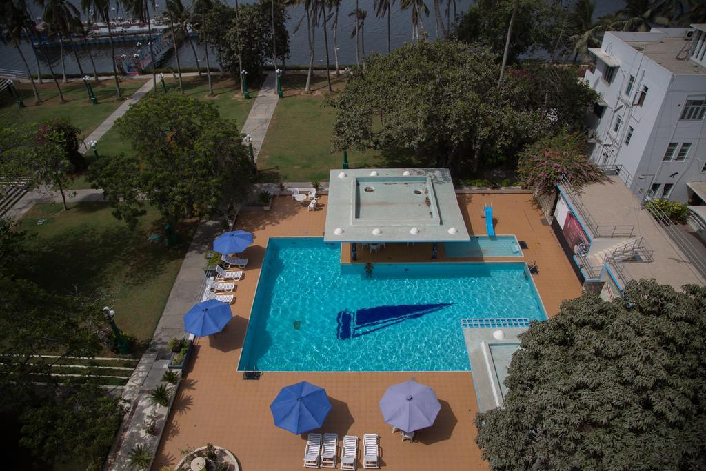 Beach Luxury Hotel Karachi Esterno foto