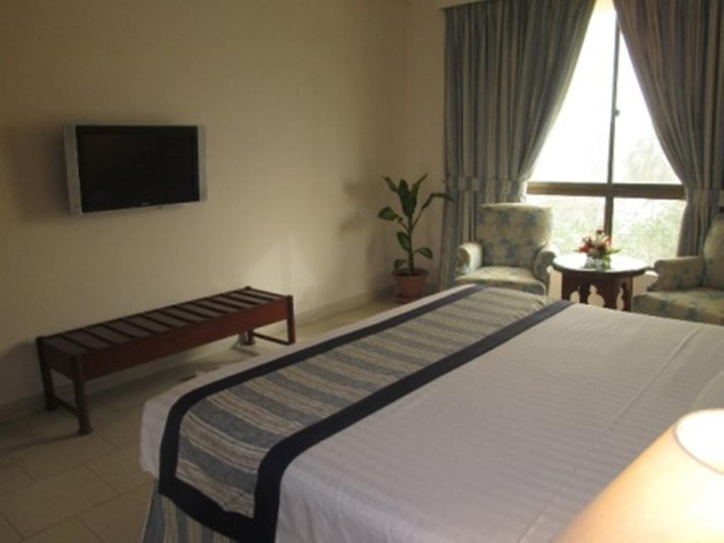 Beach Luxury Hotel Karachi Esterno foto