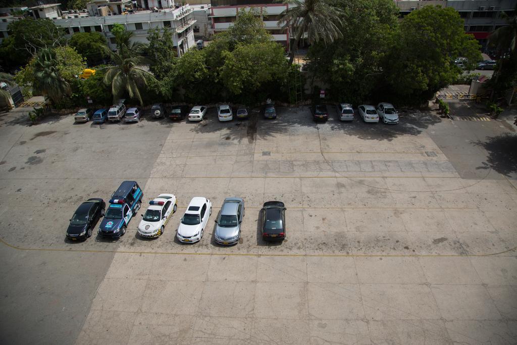 Beach Luxury Hotel Karachi Esterno foto