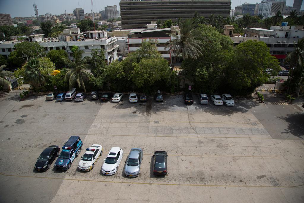 Beach Luxury Hotel Karachi Esterno foto