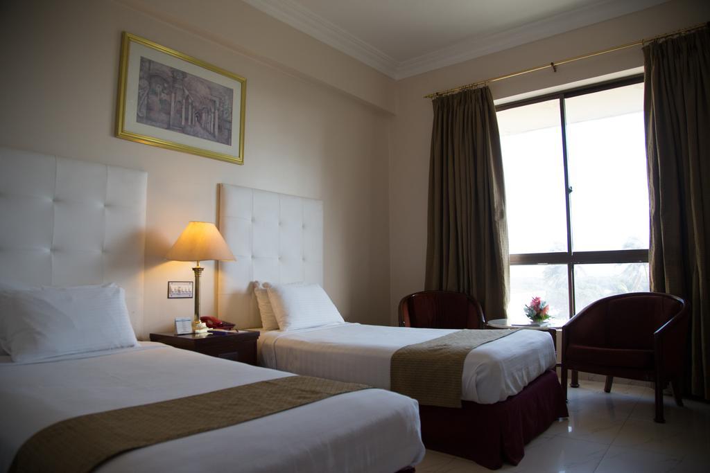 Beach Luxury Hotel Karachi Esterno foto