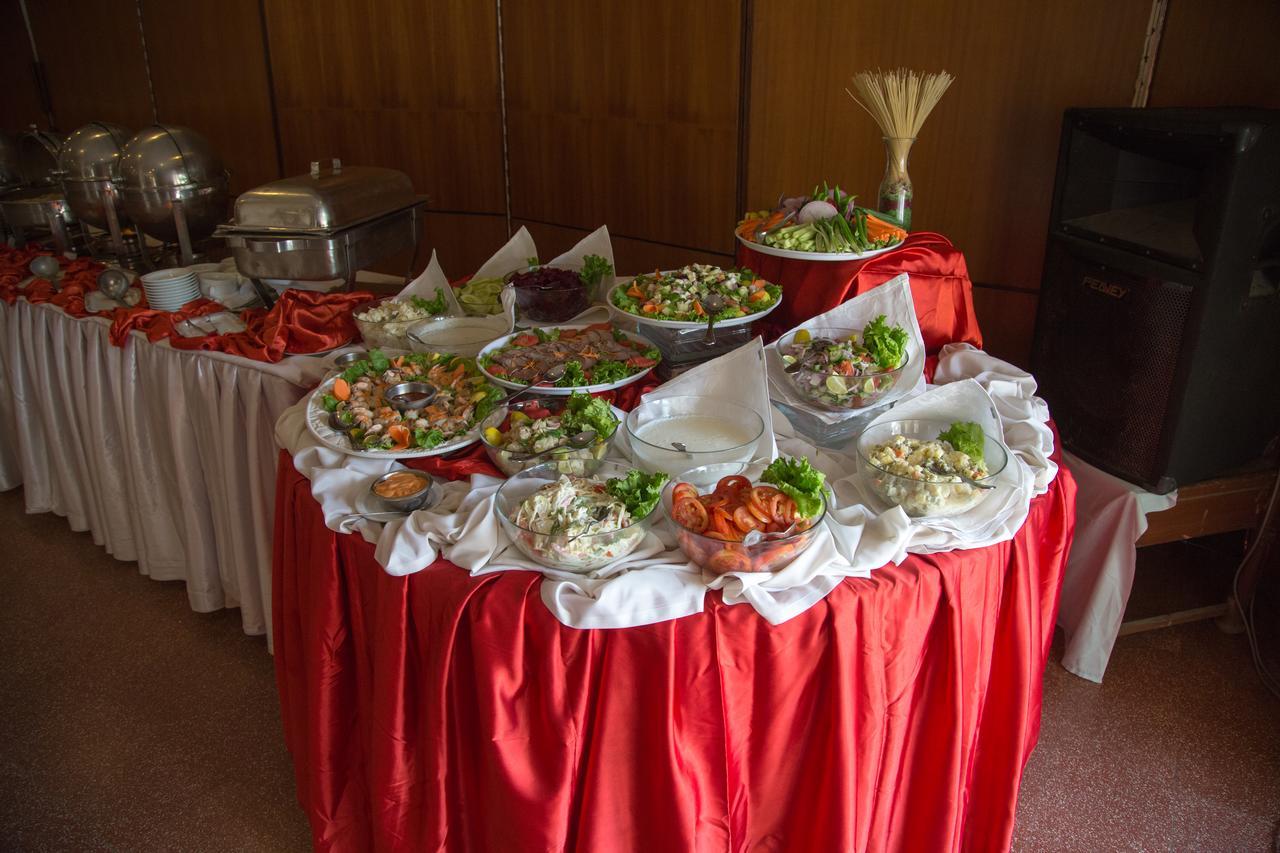 Beach Luxury Hotel Karachi Esterno foto