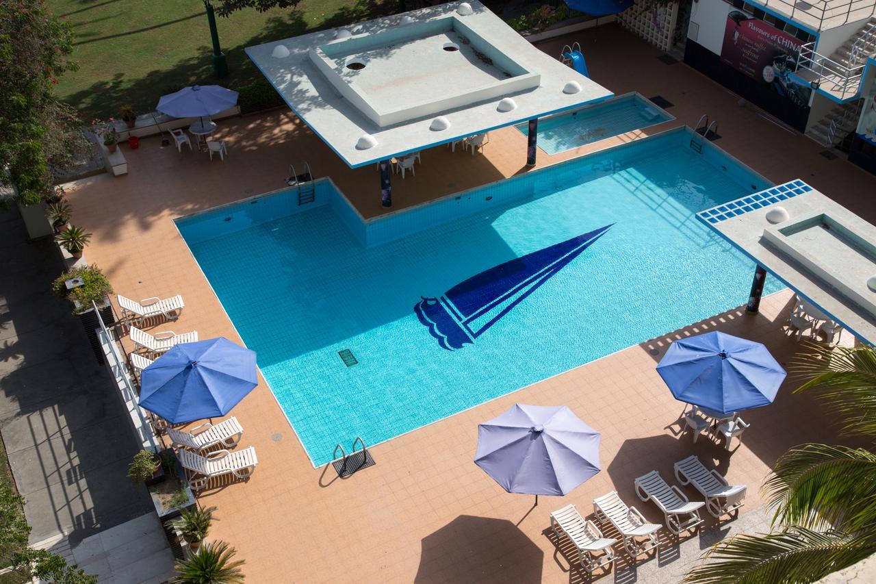 Beach Luxury Hotel Karachi Esterno foto