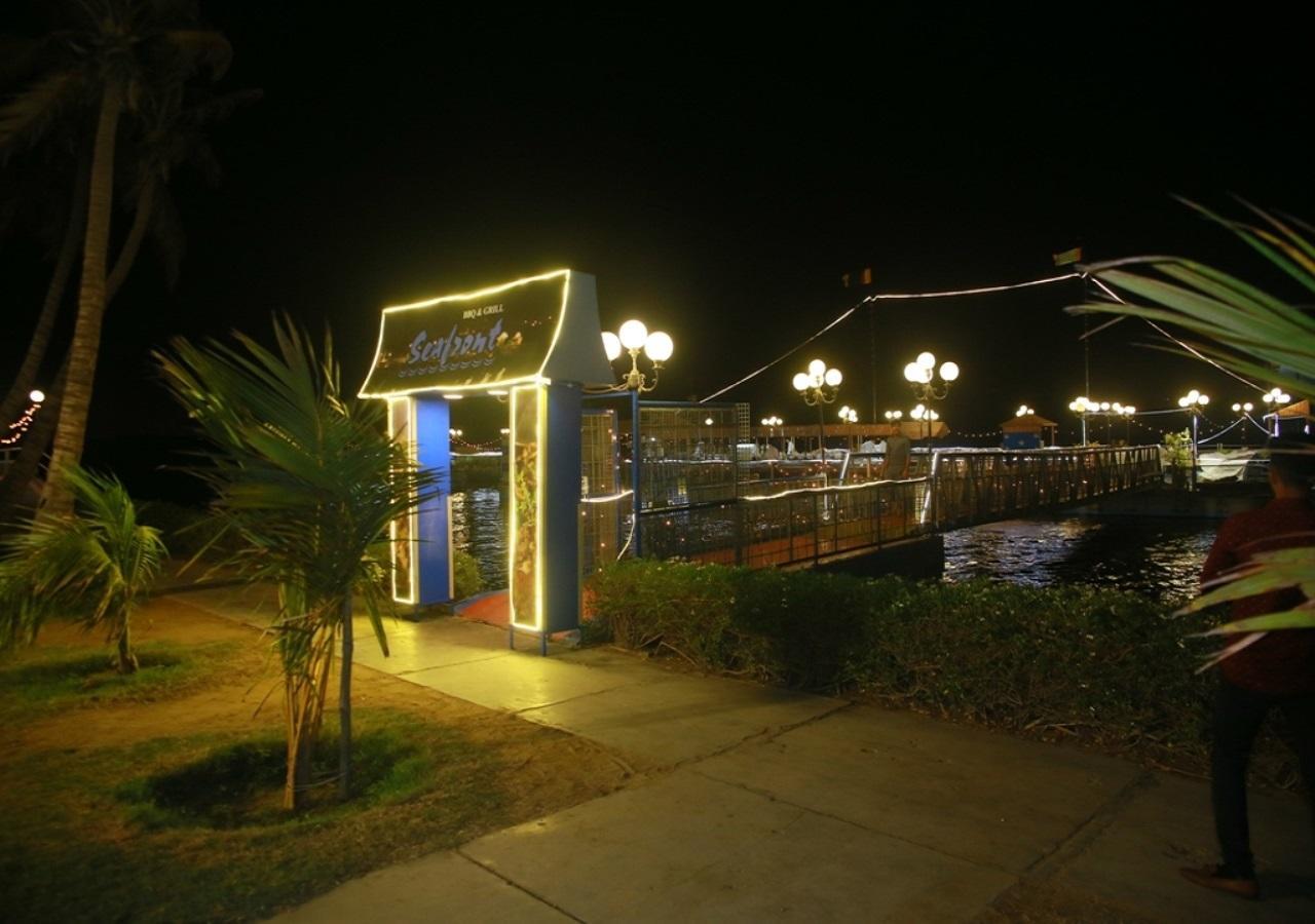 Beach Luxury Hotel Karachi Esterno foto