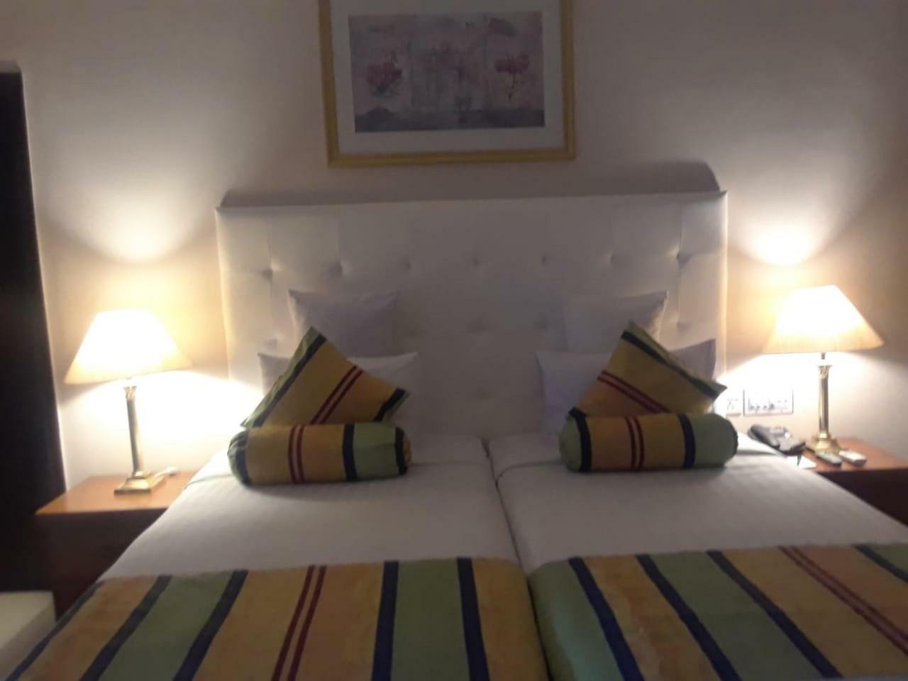 Beach Luxury Hotel Karachi Esterno foto