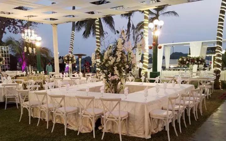 Beach Luxury Hotel Karachi Esterno foto
